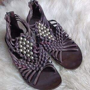 B. Makowsky Pretty Sandals